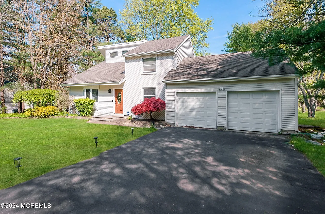 4 bed, 2.5 bath, 1930 sqft, $3,700 — Photo 3