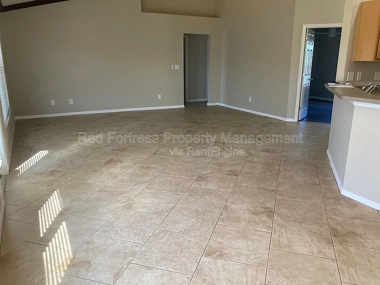110 SW 17th Pl — Photo 6