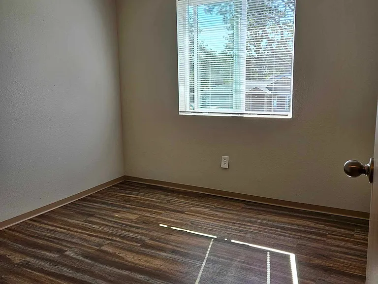The Lexington Apartments — Photo 14
