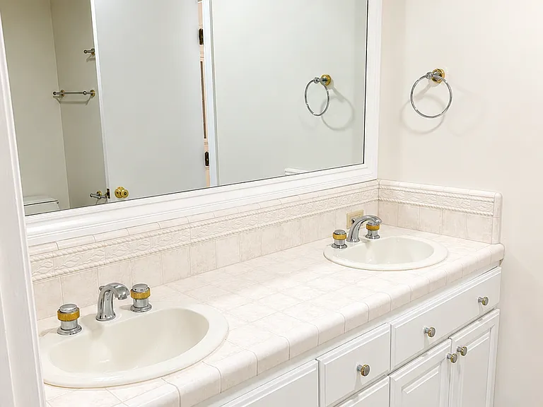 Main bathroom with double sinks