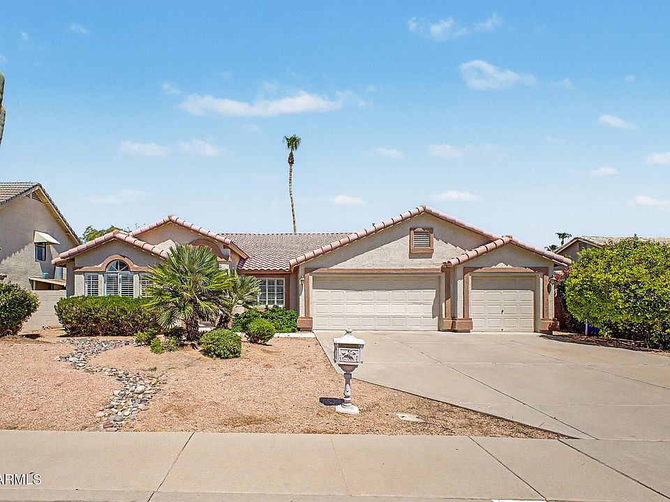 1st image of 2329 N ACACIA --