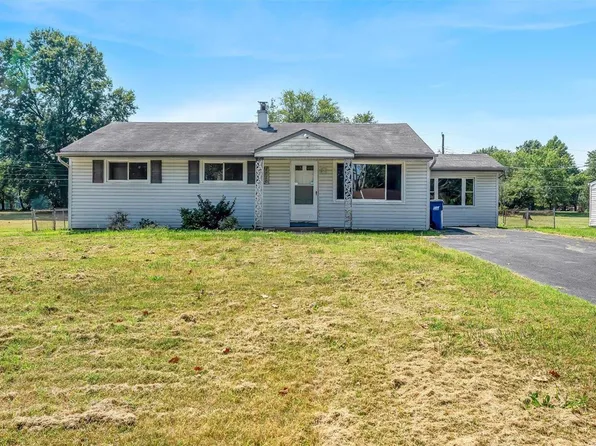 1020 Farmview Dr, Saint Louis, MO 63138