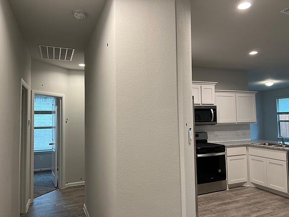 4th image of 8548 Big Apple Dr