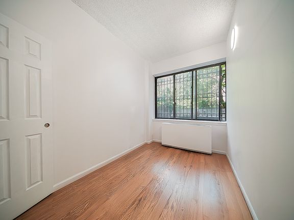 2nd image of 600 W 52nd St Unit 1C