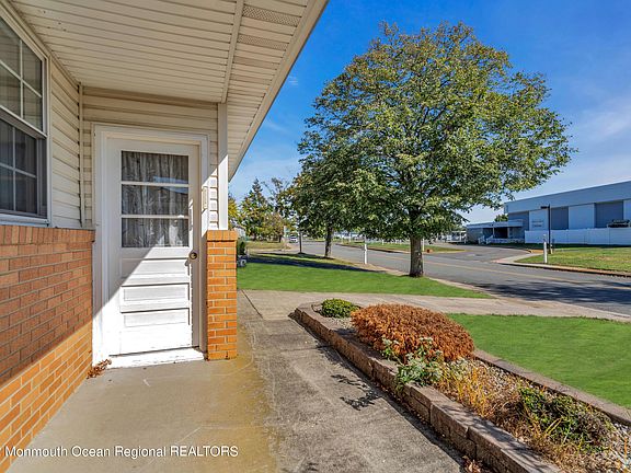 3rd image of 103 Port Royal Dr
