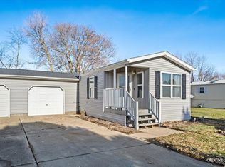 120 Cardinal Ln #B, Sandwich, IL 60548