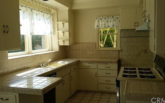4th image of 252 W Las Flores Ave