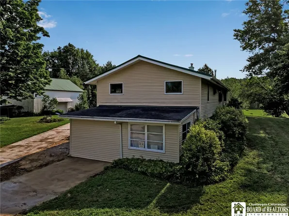 9393 Ryther Rd, Angola, NY 14006