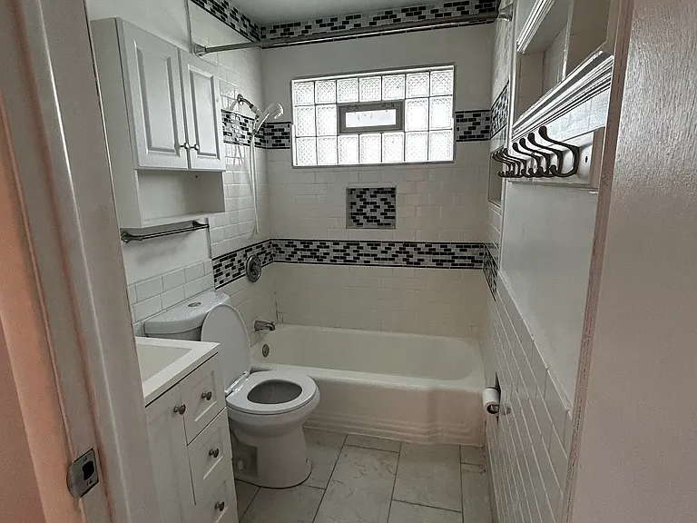 23812 Knickerbocker Rd — Photo 6