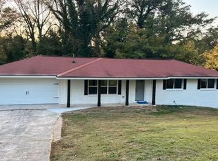 2534 Creekview Dr SW, Marietta, GA 30008