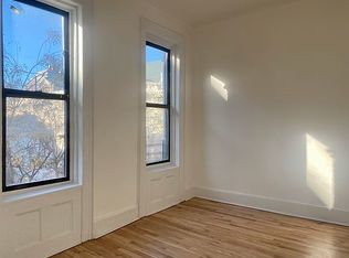 215 E 4th St #14, New York, NY 10009