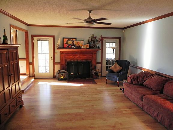 2nd image of 107 Livingston Dr