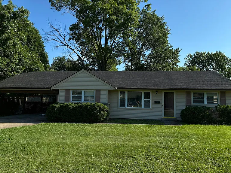 5402 Count Fleet Dr — Photo 2