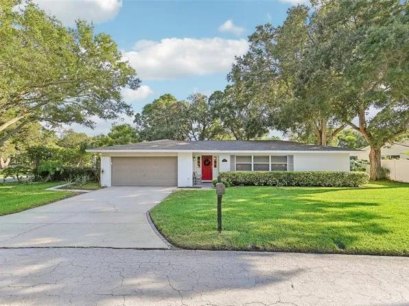 2826 Del Rio Dr, Belleair Bluffs, FL 33770