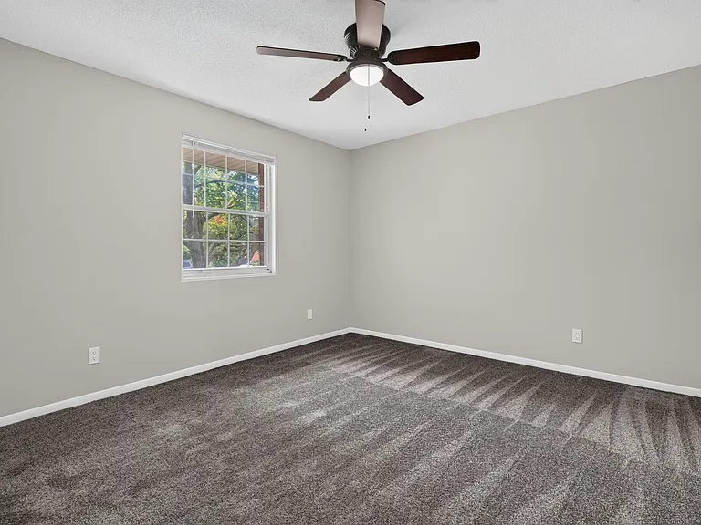 Hollow Hills Apartments — Photo 112