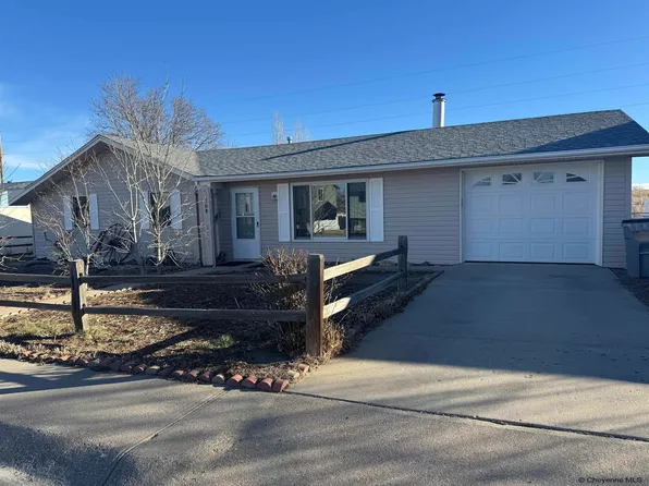 908 18th St, Wheatland, WY 82201