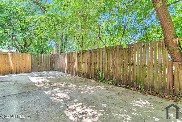 3 bed, 1300 sqft, $1,500 — Photo 2