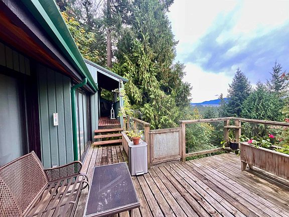 3rd image of 12835 Gulfview Rd