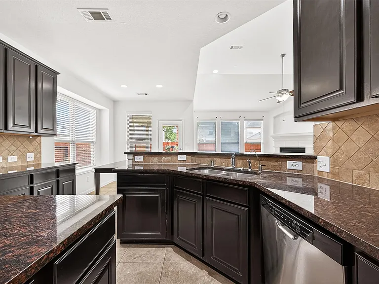 17415 Sandalisle Ln — Photo 21