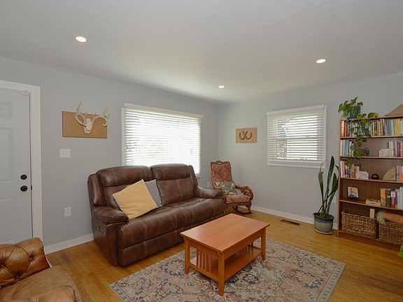 5th image of 1646 Lawton Ave