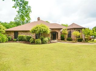 1065 E Woodridge Rd, Waxahachie, TX 75165