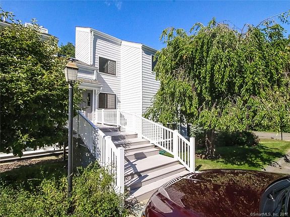 2nd image of 62 Rowayton Woods Dr