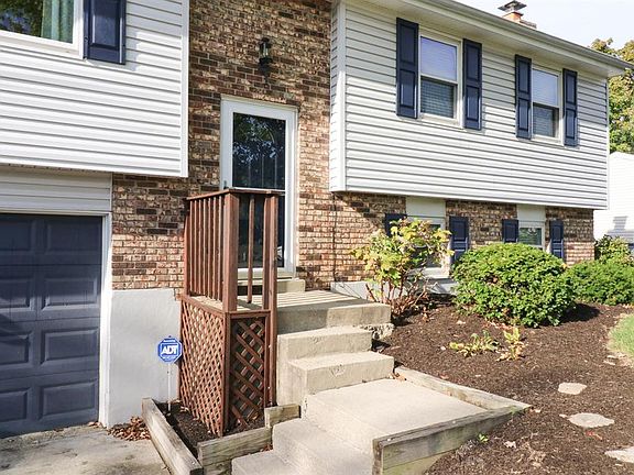 3rd image of 105 Carriage Hill Dr