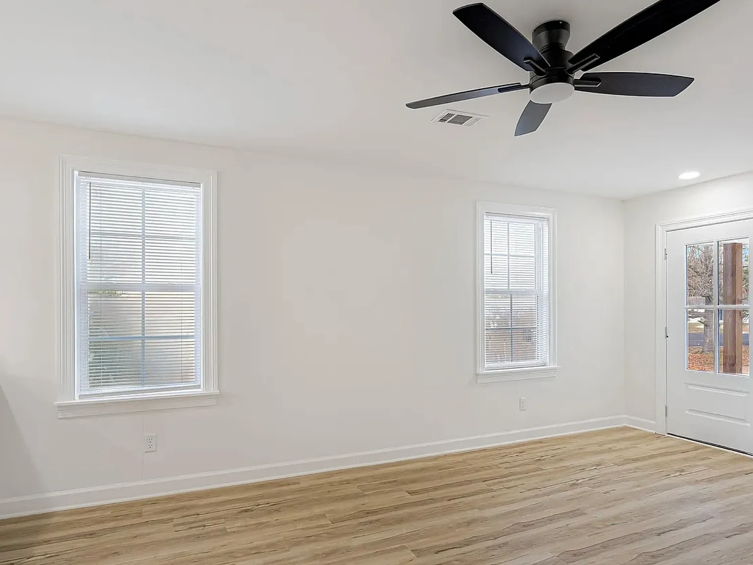4 bed, $1,850 — Photo 2
