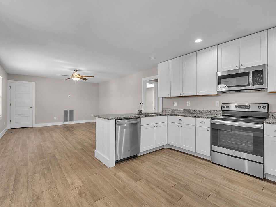 1st image of 120 Daniels Dr