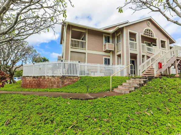 94-529 Lumiaina St #D204, Waipahu, HI 96797