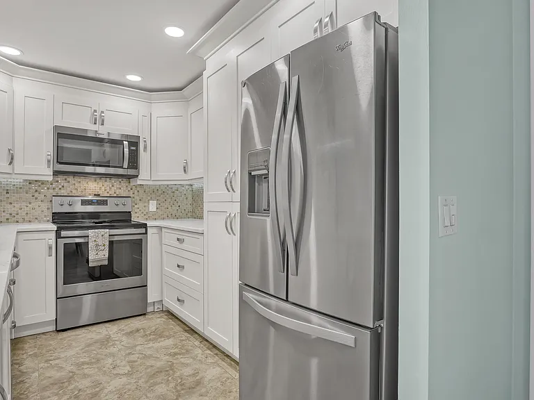 125 Ocean Ave #505 — Photo 4