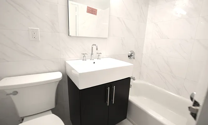 Rented by Manhattan Realty Group | media 6