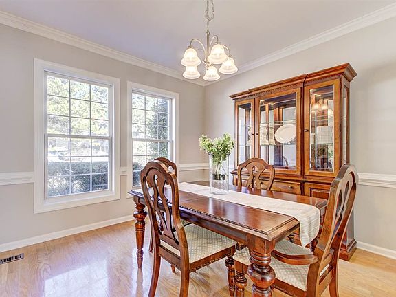 5th image of 213 Caraway Ln