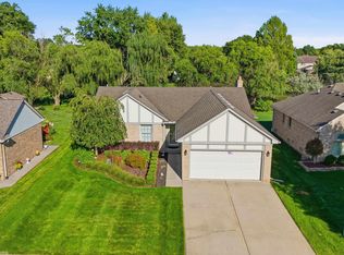 46268 Tally Ho Dr, Macomb, MI 48044