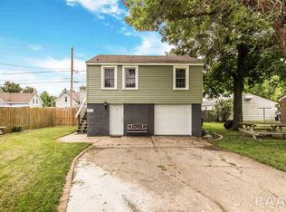 1017 Caroline St, Pekin, IL 61554