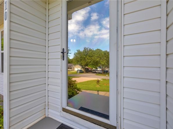 1010 Jody Dr, Seneca, SC 29678