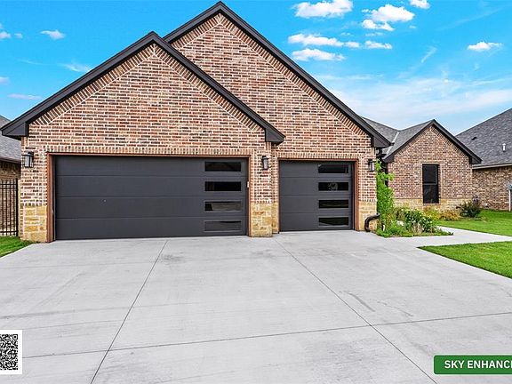 2nd image of 3914 NE Shenandoah Dr