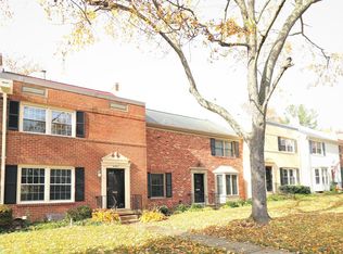 8262 Carrleigh Pkwy, Springfield, VA 22152