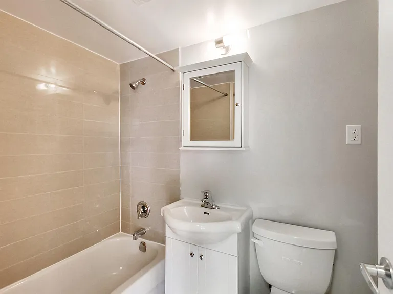 680 Roselawn Ave — Photo 131