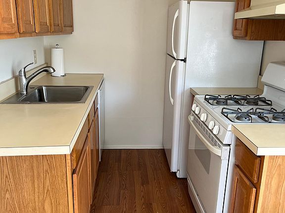 2nd image of 40 Meadow Pl APT H