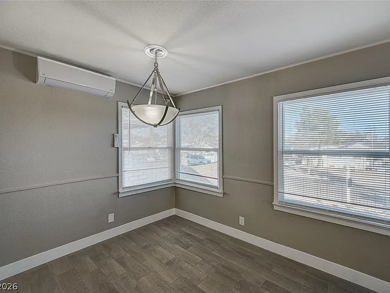632 Avenue D — Photo 9