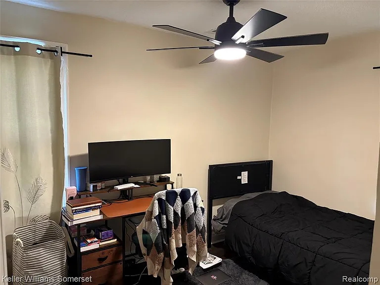 17178 Roselawn St — Photo 11