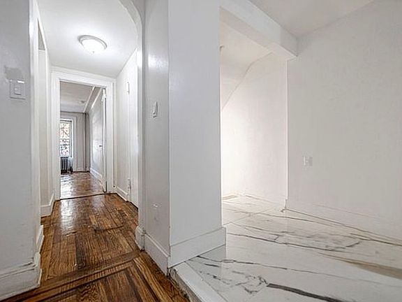 3rd image of 182 Vernon Ave APT 1
