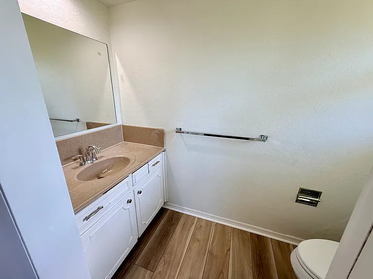 1827 Georgia St — Photo 14