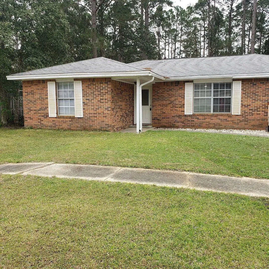 Nice 3 Bedroom Home For Rent! — Photo 1