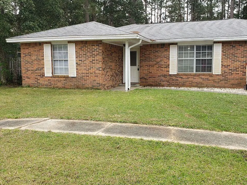 828 Meadow Ln