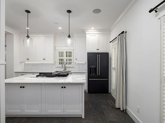 5th image of 2021 Williamsburg Way