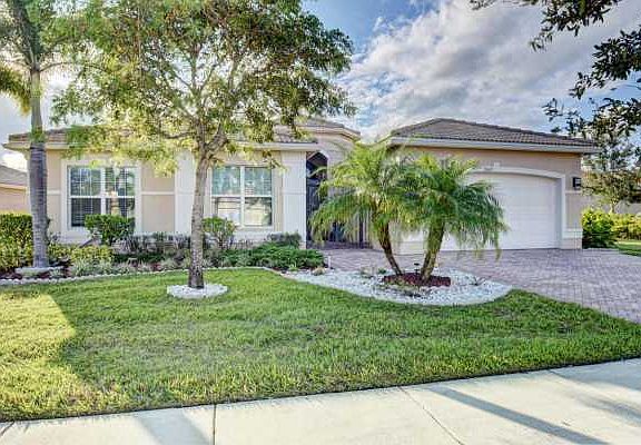 Home For Sale In Valencia Reserve