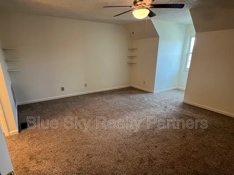 2119 Silverbrook Dr — Photo 13