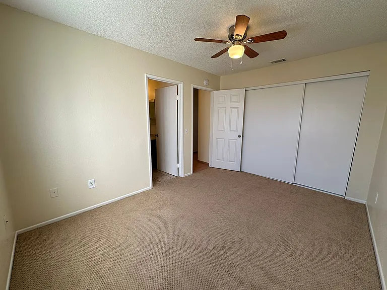 RV T 13915 — Photo 10
